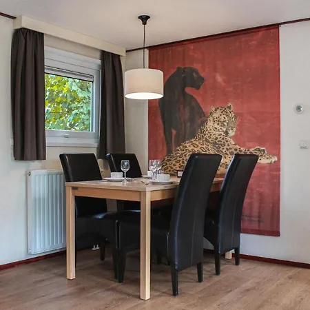 Awesome In With 2 Bedrooms And Wifi Casa de Férias *