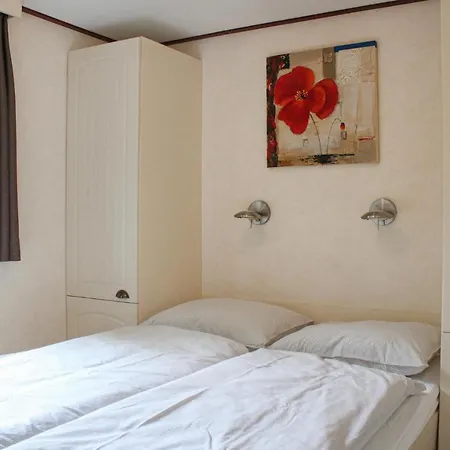 Awesome In With 2 Bedrooms And Wifi Casa de Férias
